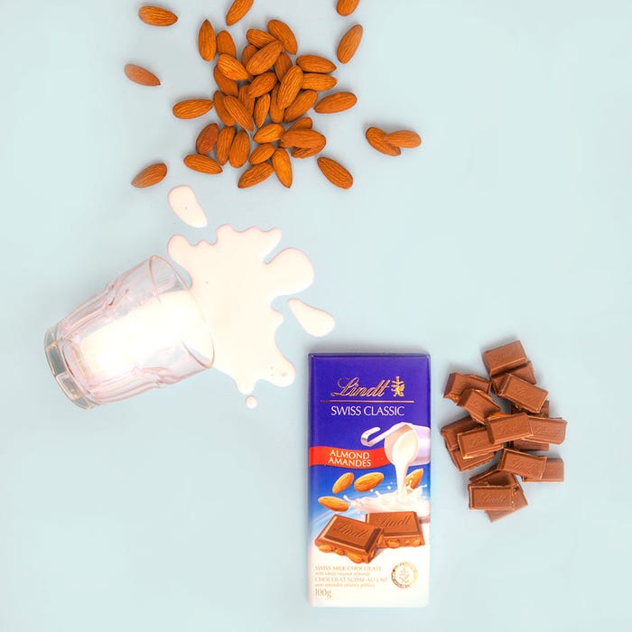 Lindt SWISS CLASSIC Almond Milk Chocolate Bar, 100g