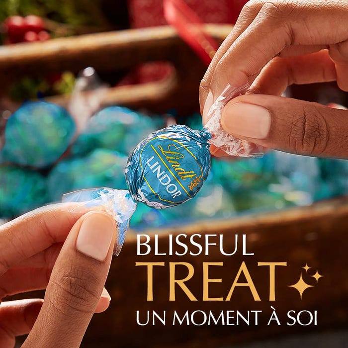 Lindt LINDOR Milk Caramel Sea Salt Chocolate Truffles Bag, 150g
